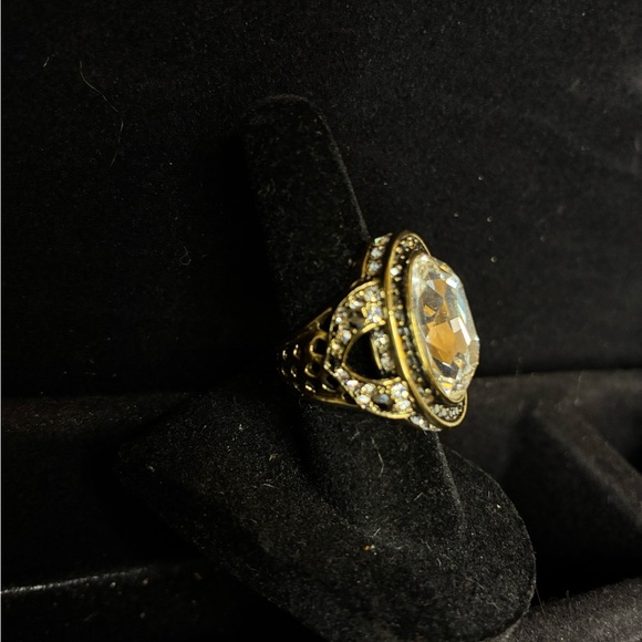 Heidi Daus "Signature Accent" Swarovski Crystal Art Deco Ring size 4.5 - Picture 3 of 4